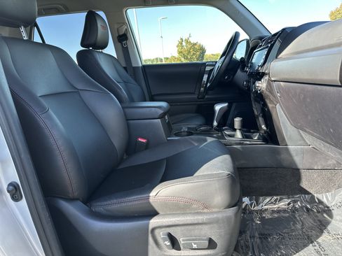 Certified 2024 Toyota 4Runner TRD Off-Road Premium image 32