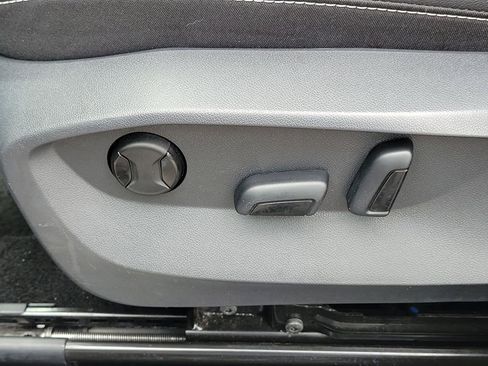 Used 2023 Volkswagen Taos SE image 20