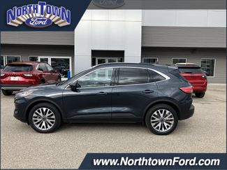 Used 2022 Ford Escape Titanium w/ Class II Trailer Tow Package AWD/4WD video 1