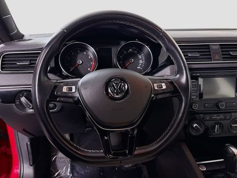 Used 2015 Volkswagen Jetta Sport image 11