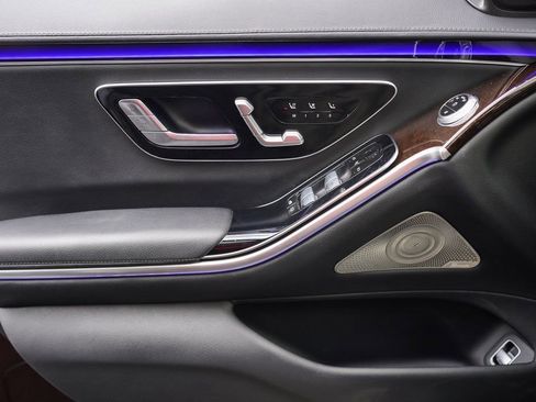 Used 2022 Mercedes-Benz S 580 4MATIC Sedan w/ 3D Technology Package image 33