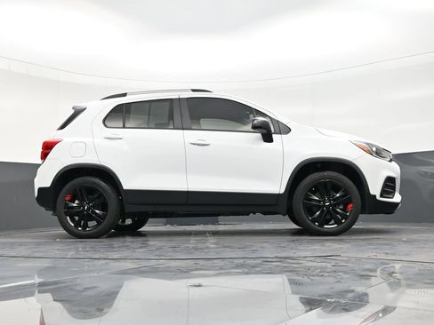 Used 2022 Chevrolet Trax LT w/ Redline Edition image 26