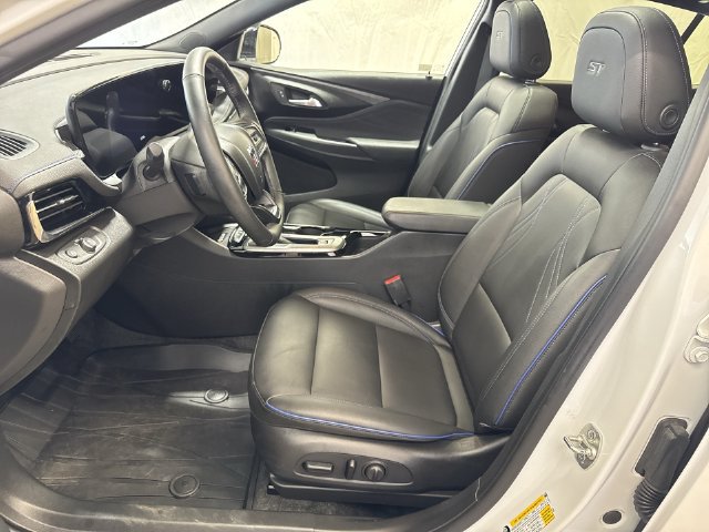 Used 2024 Buick Envista Sport Touring w/ Convenience I Package FWD image 10