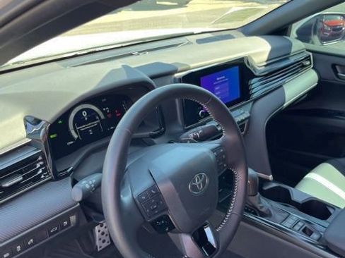 Used 2025 Toyota Camry SE image 13