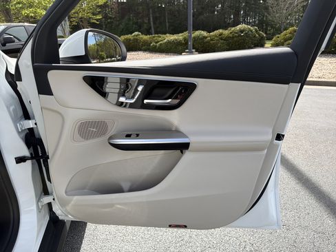 Used 2025 Mercedes-Benz GLC 350e 4MATIC image 14