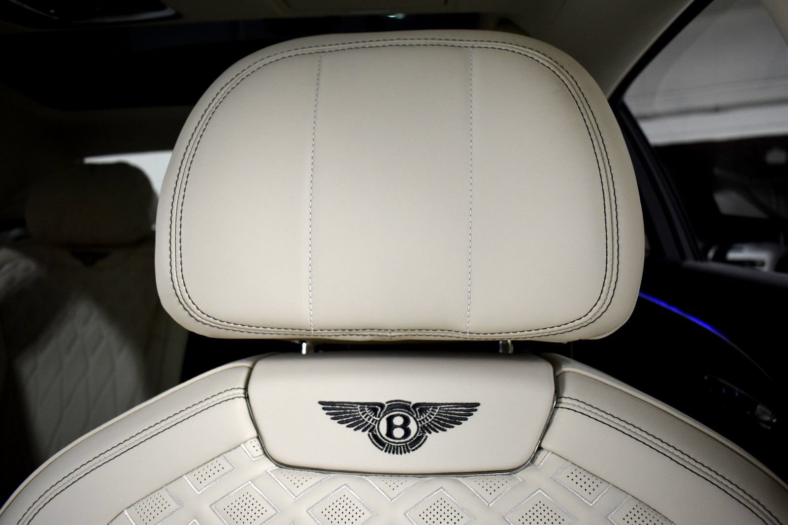 Certified 2023 Bentley Flying Spur Azure AWD/4WD image 32