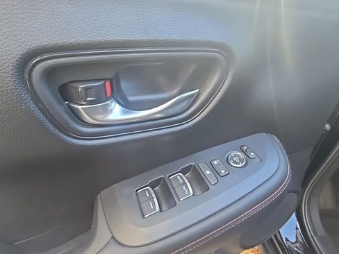 Used 2025 Honda HR-V Sport image 14