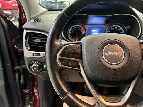 Used 2019 Jeep Cherokee Limited AWD/4WD image 16