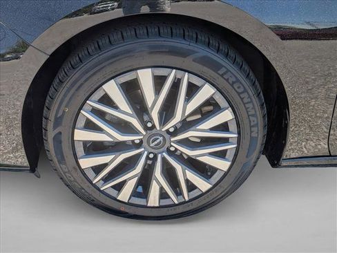 Used 2024 Nissan Altima 2.5 SV FWD image 21