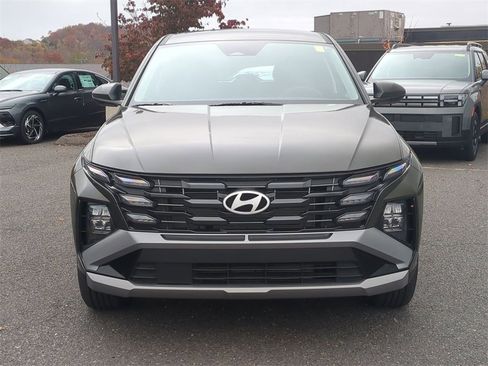 Certified 2025 Hyundai Tucson SE image 8