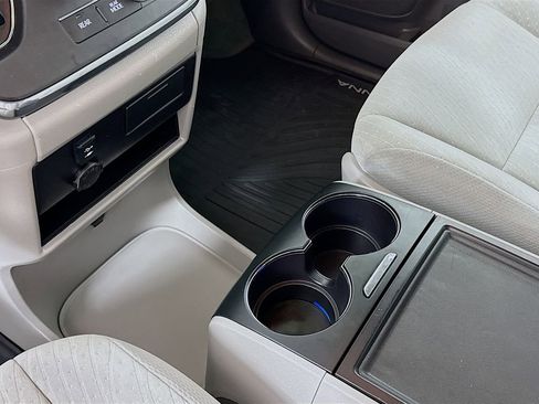 Certified 2018 Toyota Sienna LE FWD image 22