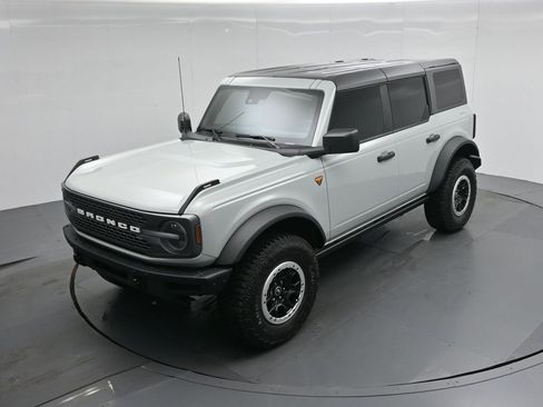 Used 2024 Ford Bronco Badlands w/ Sasquatch Package image 38