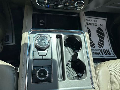 Used 2018 Ford Expedition XLT w/ Equipment Group 202A AWD/4WD image 16