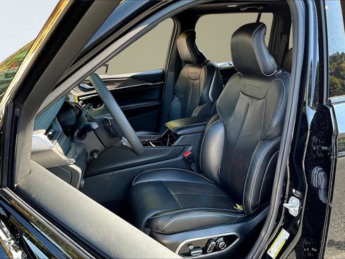 Used 2024 Jeep Grand Cherokee Overland w/ Luxury Tech Group IV image 26