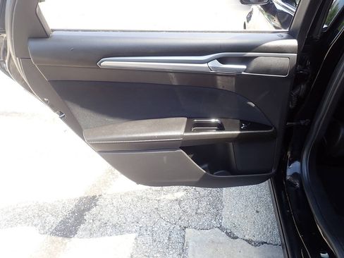 Used 2016 Ford Fusion SE FWD image 13