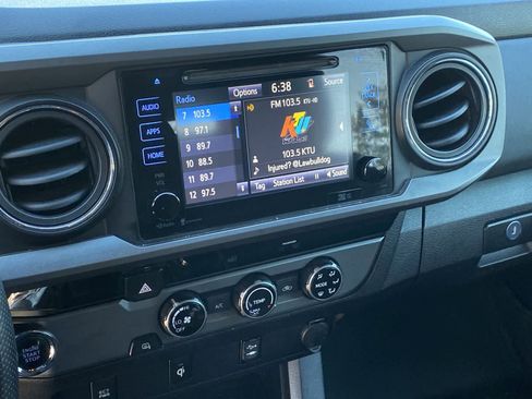 Used 2016 Toyota Tacoma TRD Sport image 26