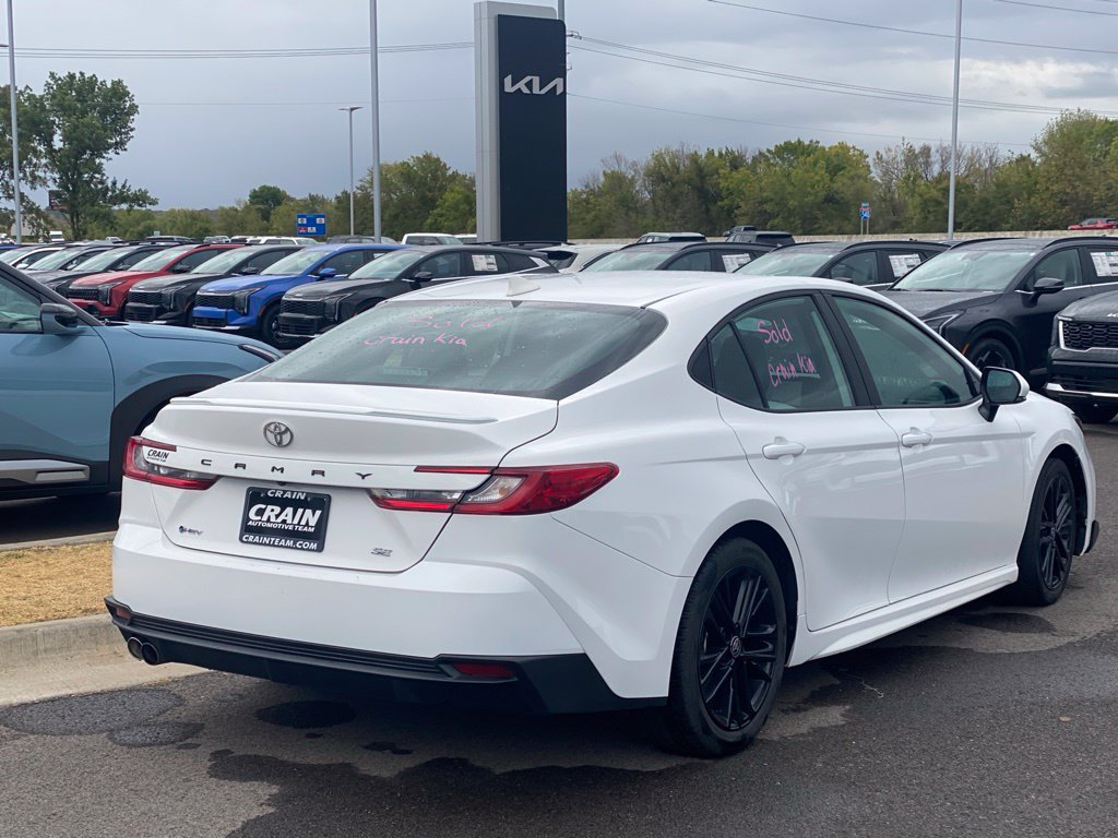 Used 2025 Toyota Camry SE FWD image 7