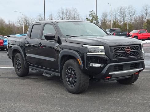 Used 2022 Nissan Frontier PRO-4X w/ Pro-4X Premium Package image 2