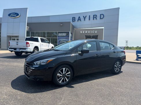 Used 2025 Nissan Versa SV FWD image 1