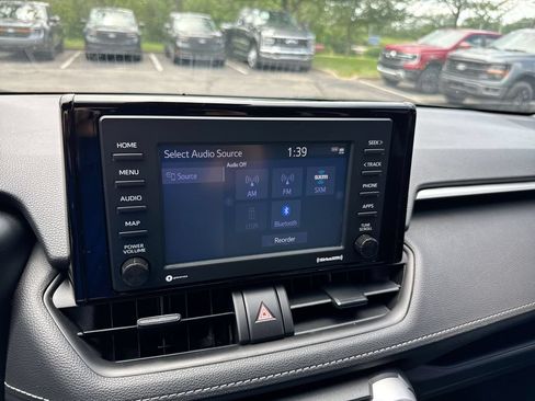 Used 2022 Toyota RAV4 LE AWD/4WD image 17