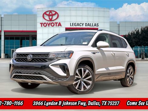 Used 2024 Volkswagen Taos SE image 1