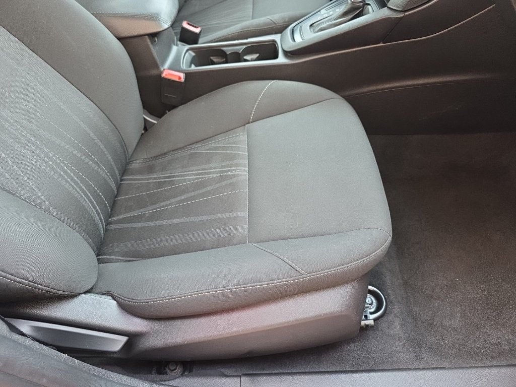 Used 2015 Ford Focus SE FWD image 21