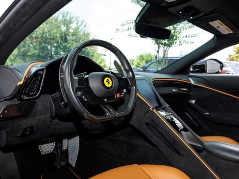 Used 2022 Ferrari Roma RWD image 9