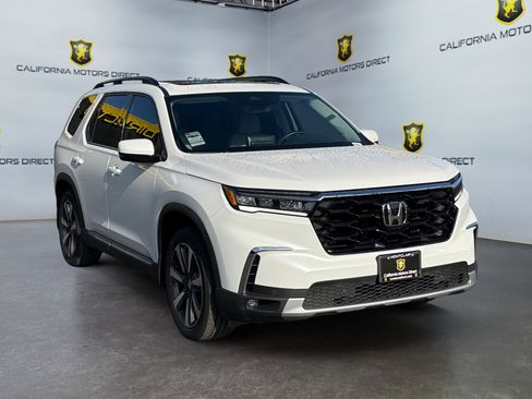 Used 2025 Honda Pilot Touring image 4