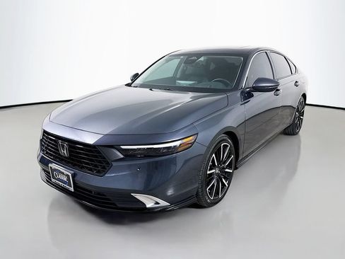 Used 2025 Honda Accord Touring image 3