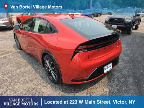 Used 2024 Toyota Prius XLE FWD image 7