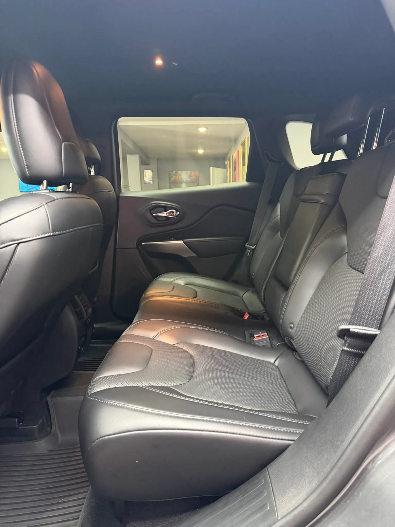 Used 2019 Jeep Cherokee High Altitude AWD/4WD image 25