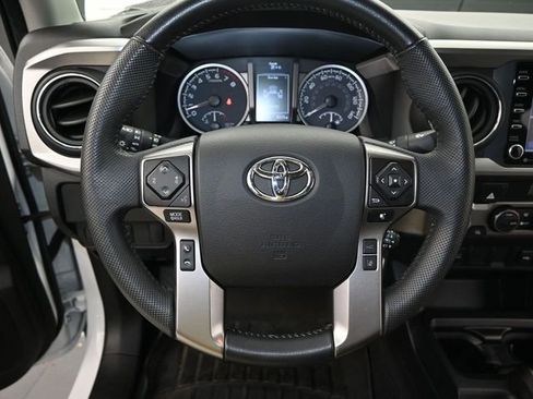 Used 2022 Toyota Tacoma SR5 w/ Technology Package image 6
