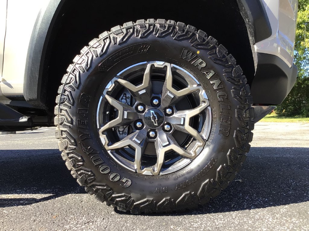 New 2026 Chevrolet Colorado ZR2 w/ Technology Package AWD/4WD image 18
