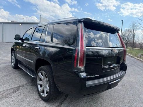 Used 2019 Cadillac Escalade Luxury AWD/4WD image 4