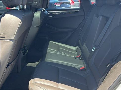 Used 2018 Porsche Macan AWD/4WD image 24