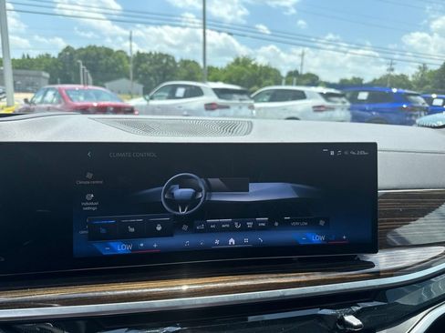 Used 2026 BMW X5 xDrive40i w/ Executive Package AWD/4WD image 18