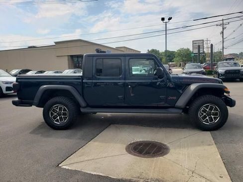 Used 2025 Jeep Gladiator Rubicon w/ Safety Group AWD/4WD image 2