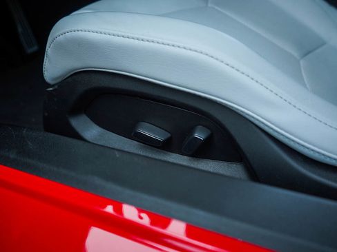 Used 2020 Chevrolet Corvette Stingray Coupe w/ Z51 Performance Package RWD image 31