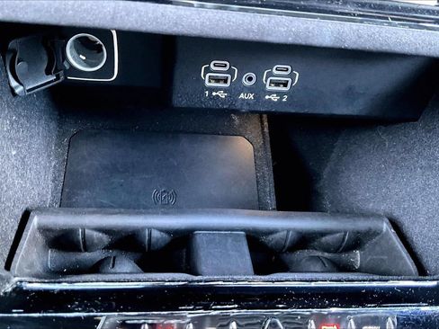 Certified 2024 Jeep Wagoneer Series III AWD/4WD image 16