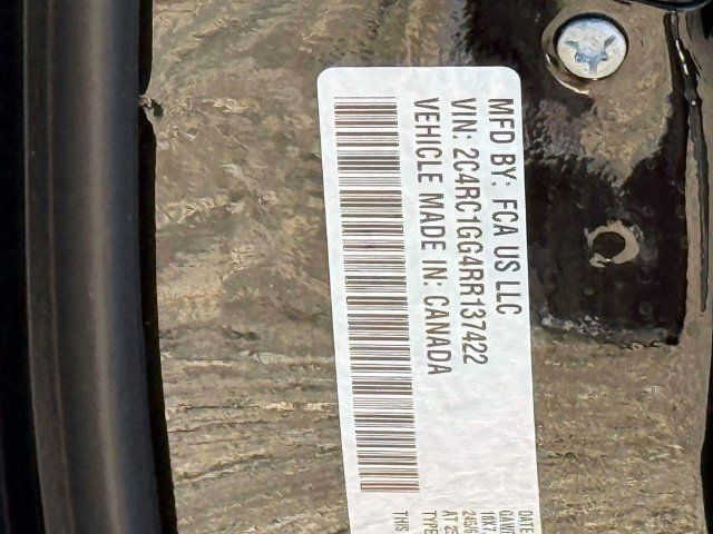 Certified 2024 Chrysler Pacifica Limited FWD image 22
