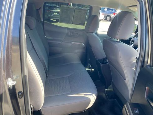 Used 2022 Toyota Tacoma SR5 w/ Technology Package RWD image 15