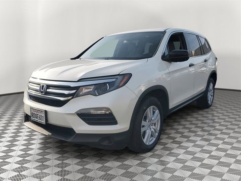 Used 2018 Honda Pilot LX image 3