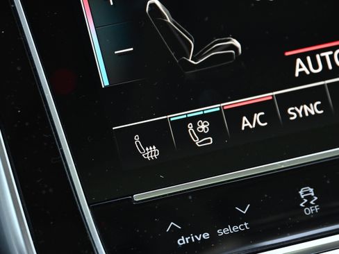 Used 2020 Audi Q7 3.0T Prestige w/ Prestige Package image 32