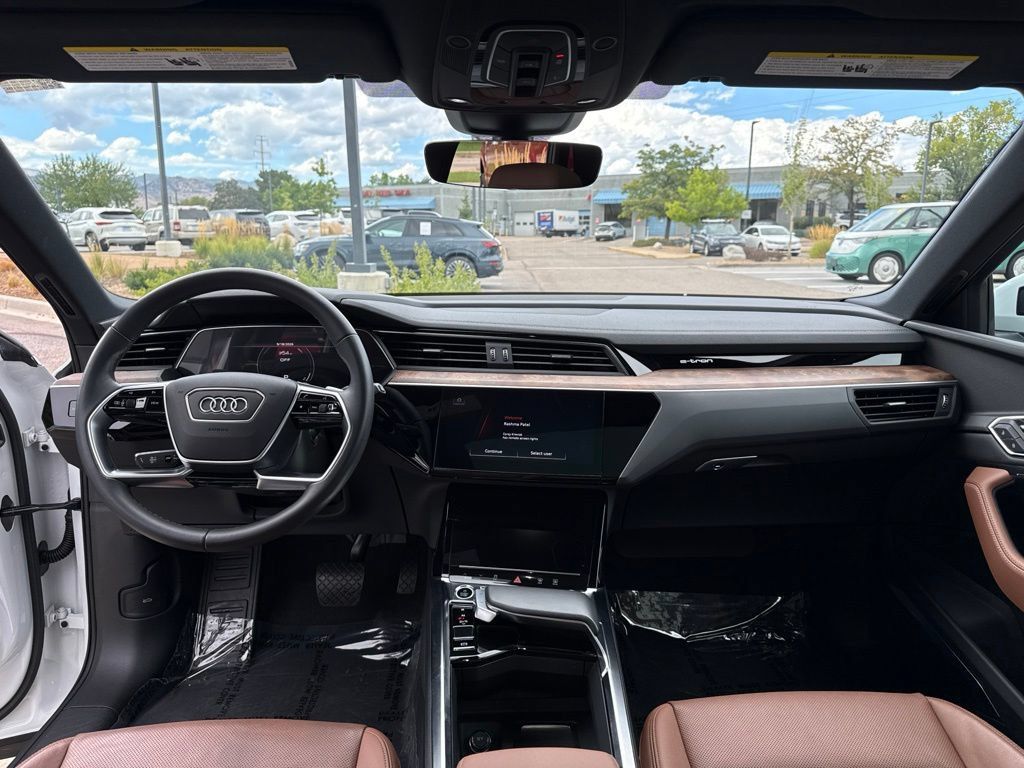 Used 2023 Audi e-tron Premium Plus w/ Premium Plus Package AWD/4WD image 12