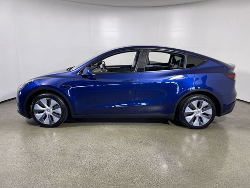Used 2023 Tesla Model Y AWD image 6