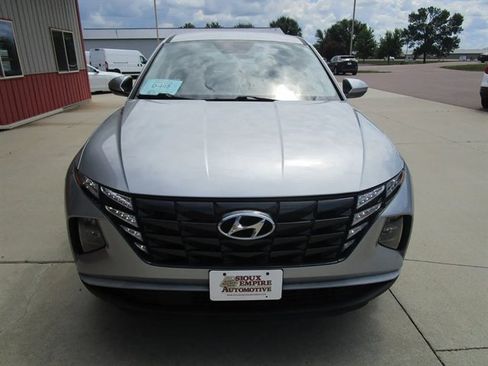 Used 2024 Hyundai Tucson SE AWD/4WD image 4