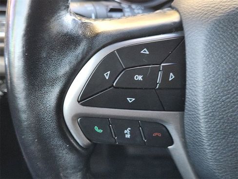 Used 2020 Jeep Grand Cherokee Laredo image 28