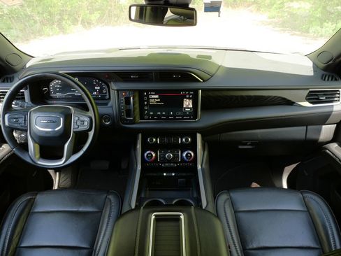 Used 2023 GMC Yukon Denali AWD/4WD image 17