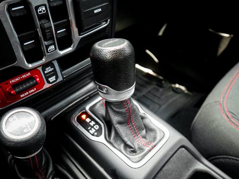 Used 2021 Jeep Gladiator Rubicon w/ Cold Weather Group AWD/4WD image 25