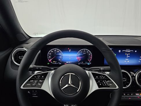 New 2026 Mercedes-Benz GLB 250 4MATIC image 38